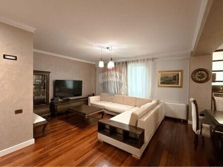 Apartament Luksoz 3+1+2 wc ne shitje ne Bllok, prane Sky Tower ne Tirane